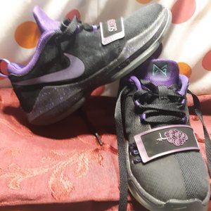 ( Listing# 114) Nike PG Score in Bunches size 2.5